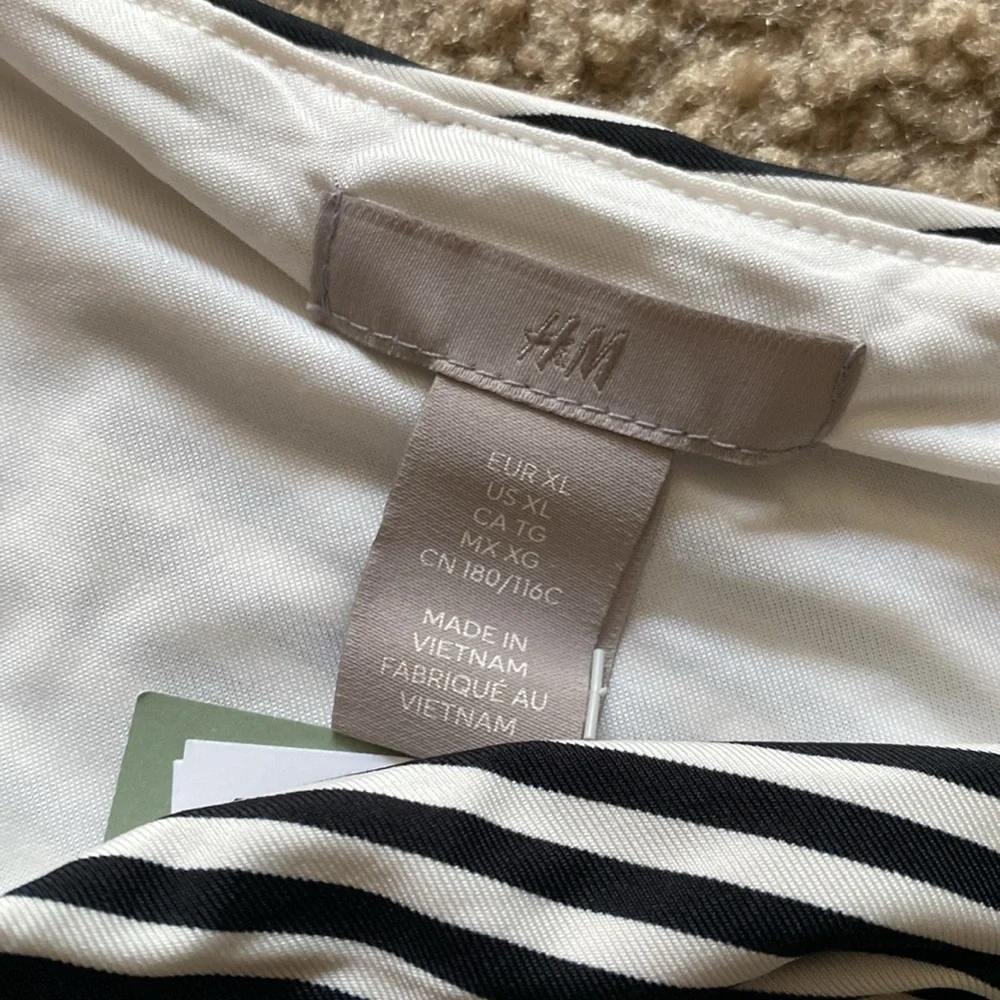 One shoulder top - Picture 2 of 3